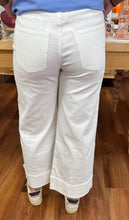 Load image into Gallery viewer, Off White Ankle Cut Jeans w/ Cuffs